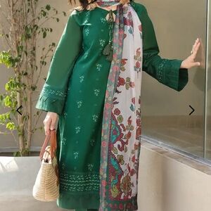 Women's Green Embroidered Lawn Suit
